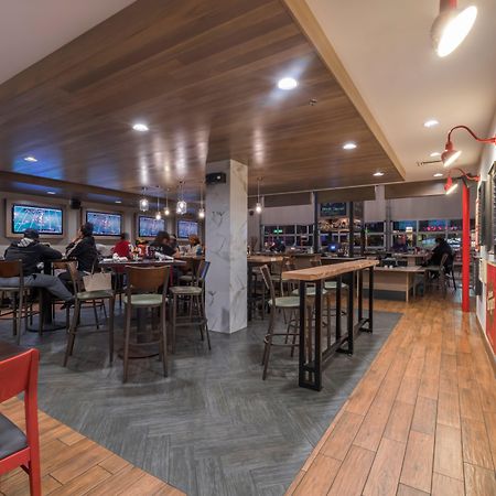 Holiday Inn And Suites Phoenix Airport North By Ihg Bagian luar foto