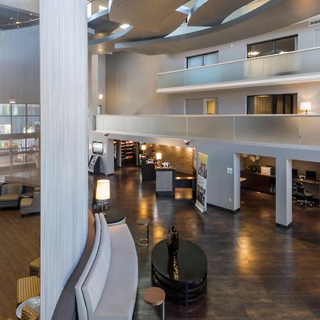 Holiday Inn And Suites Phoenix Airport North By Ihg Bagian luar foto