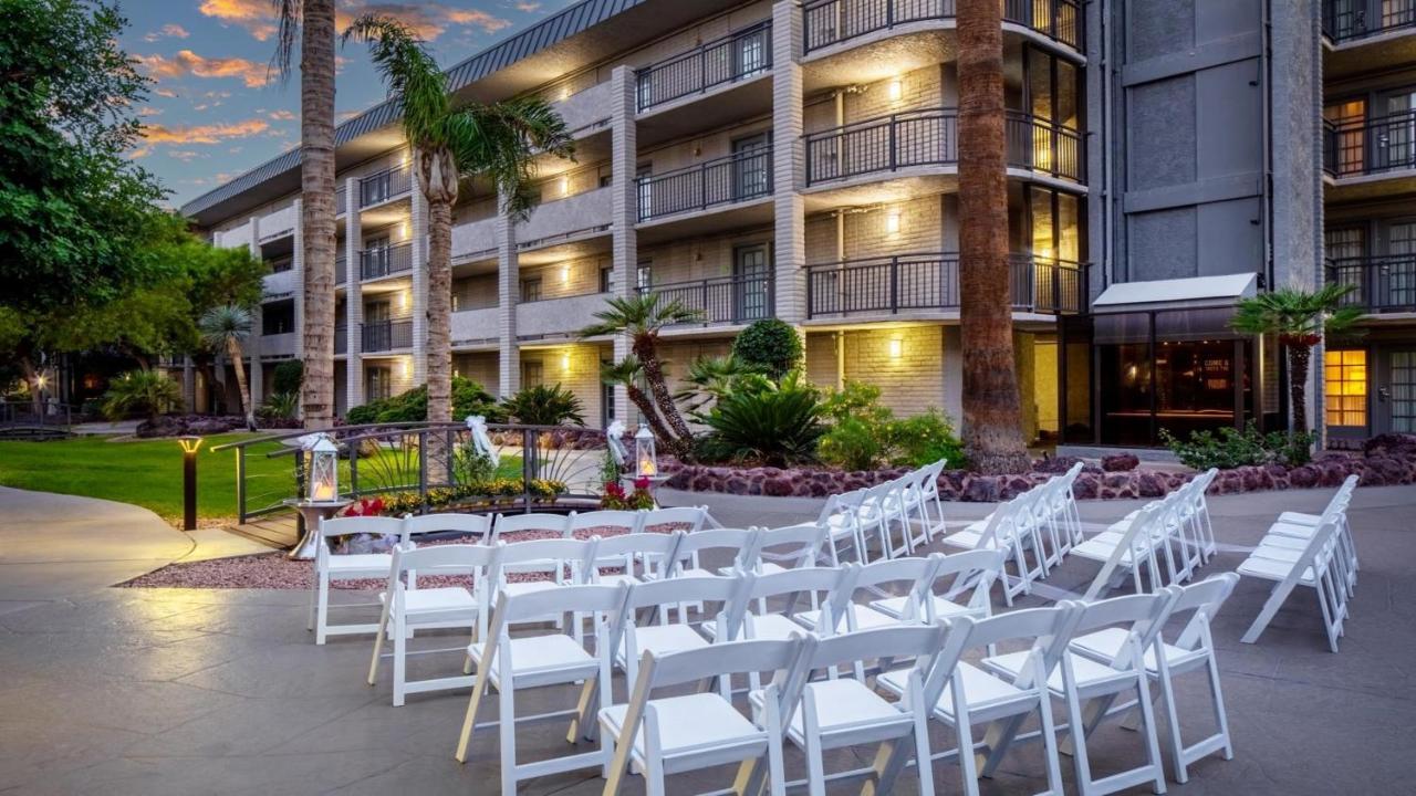 Holiday Inn And Suites Phoenix Airport North By Ihg Bagian luar foto