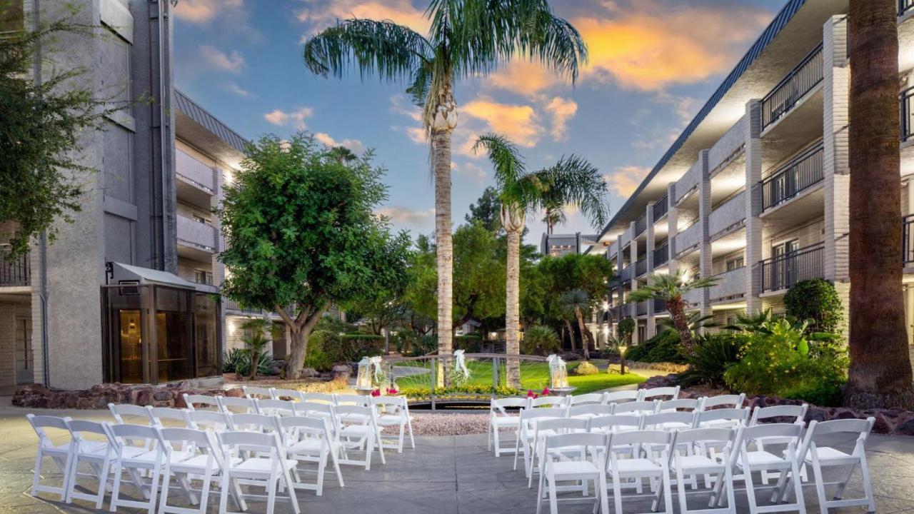 Holiday Inn And Suites Phoenix Airport North By Ihg Bagian luar foto