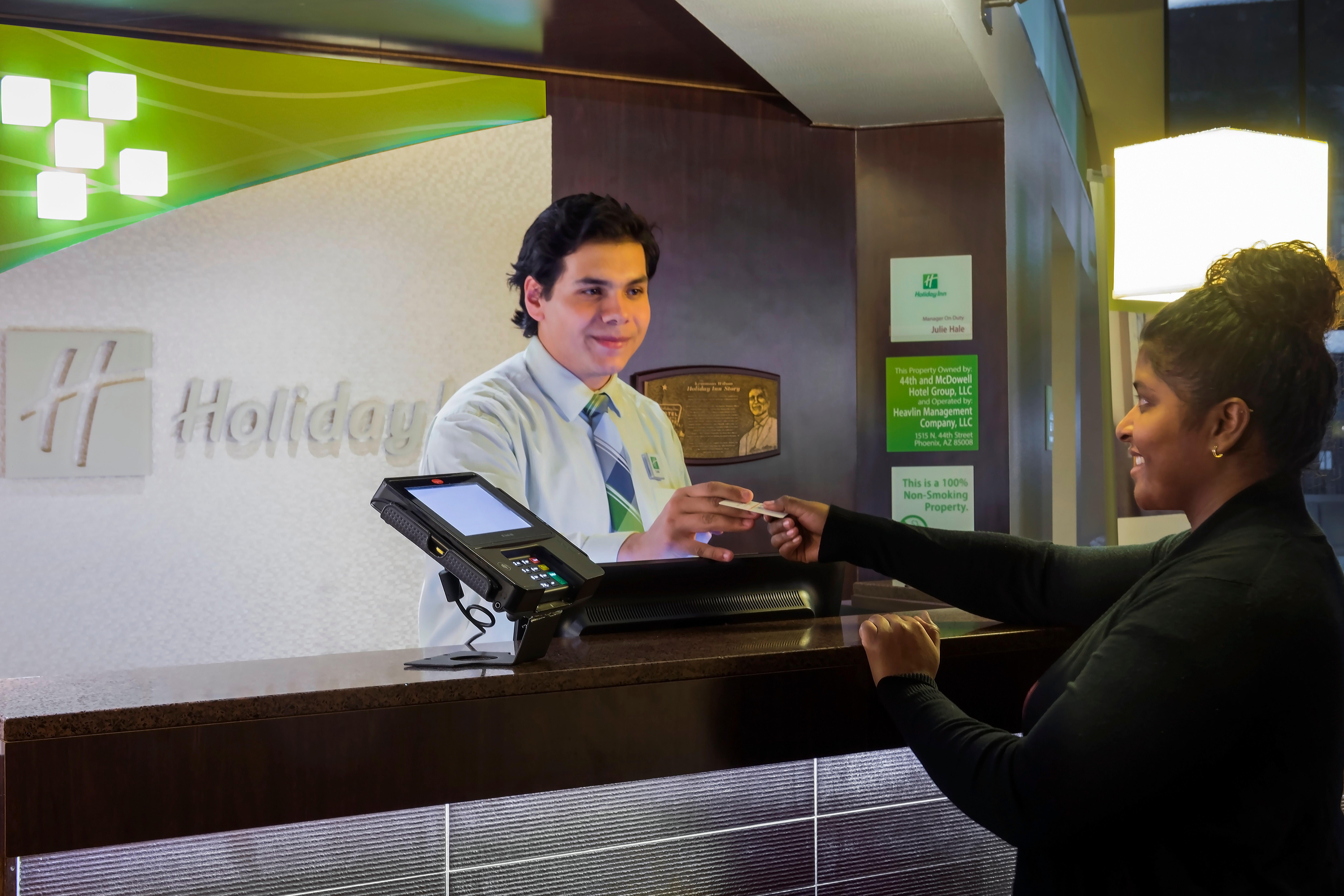 Holiday Inn And Suites Phoenix Airport North By Ihg Bagian luar foto