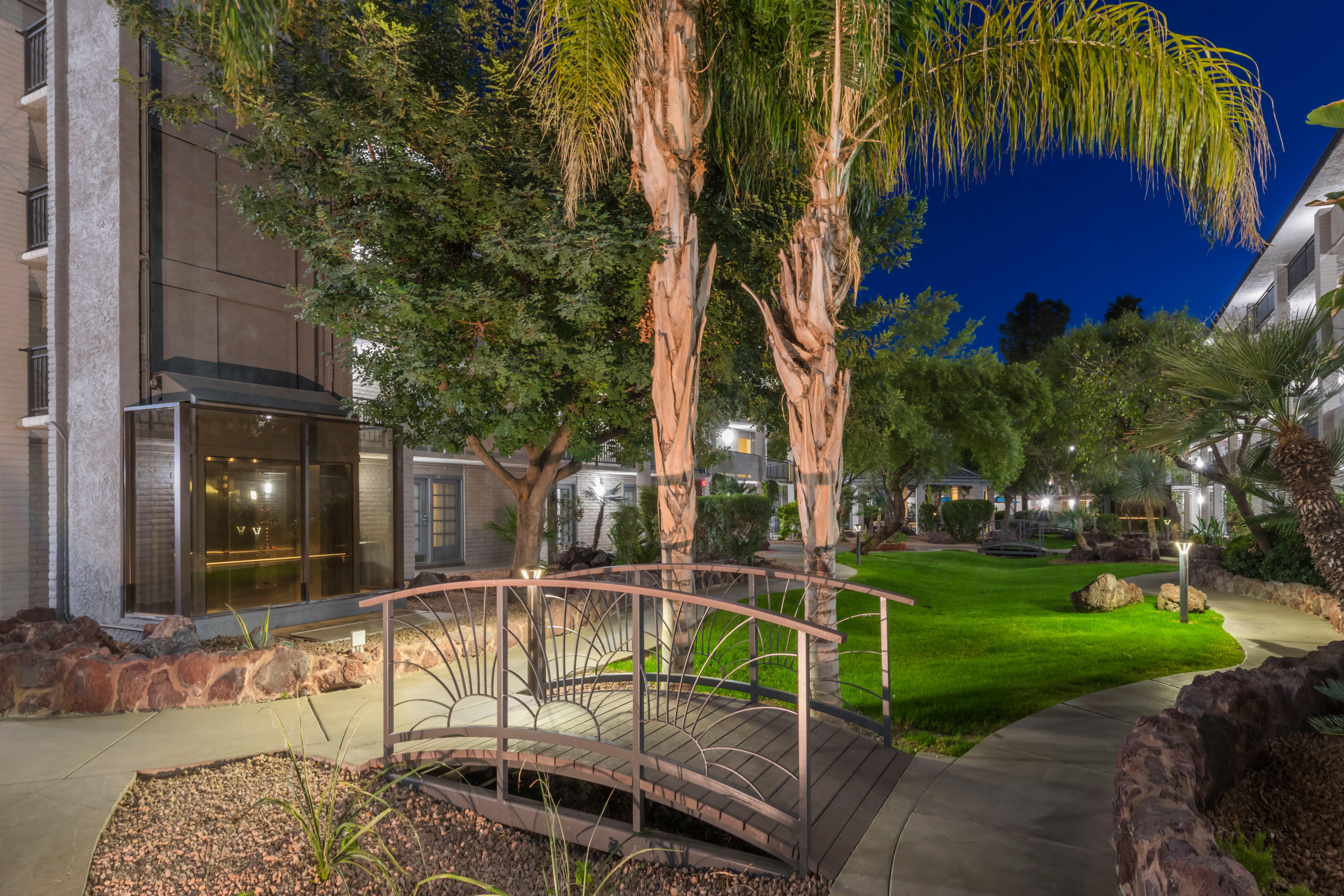 Holiday Inn And Suites Phoenix Airport North By Ihg Bagian luar foto