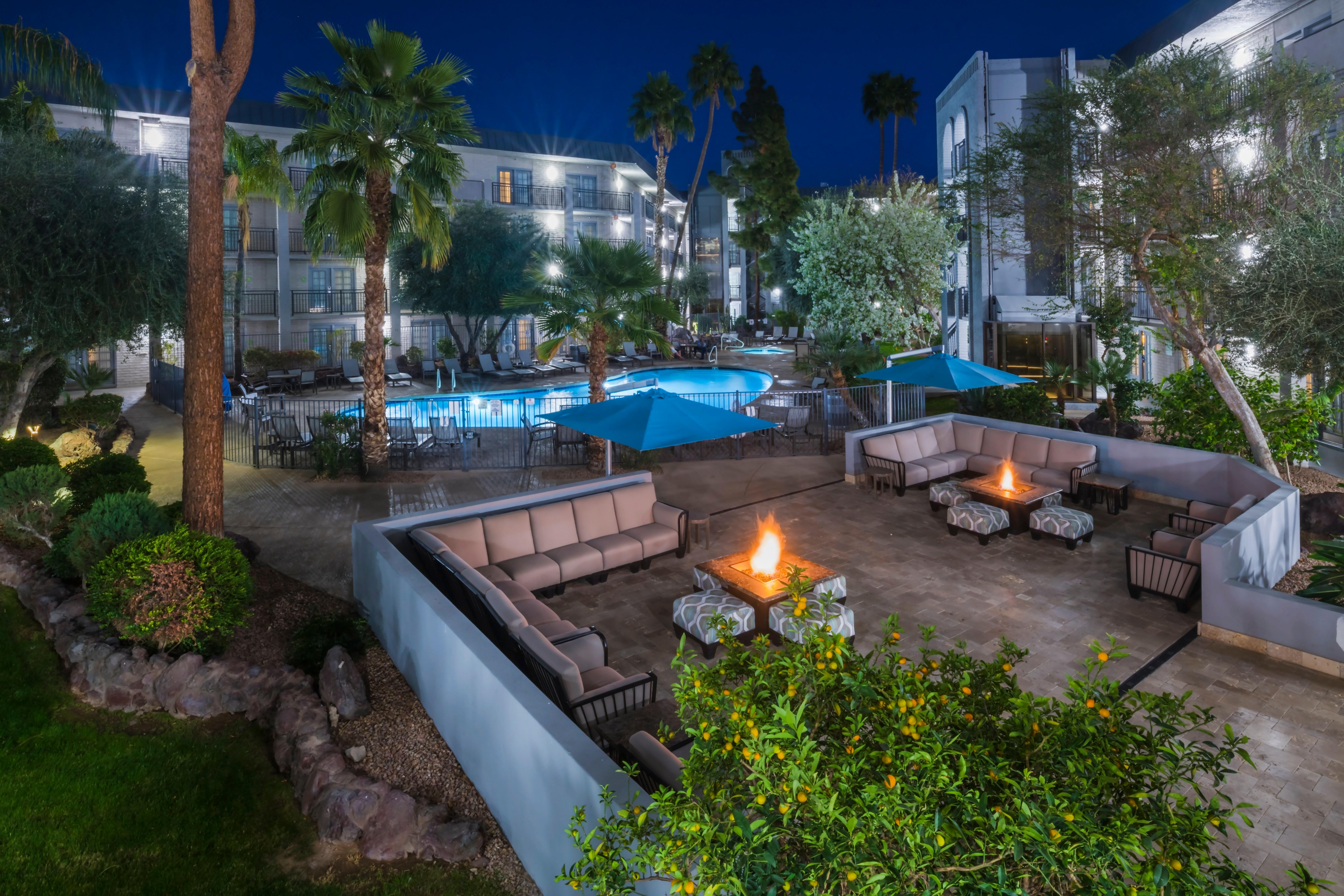 Holiday Inn And Suites Phoenix Airport North By Ihg Bagian luar foto
