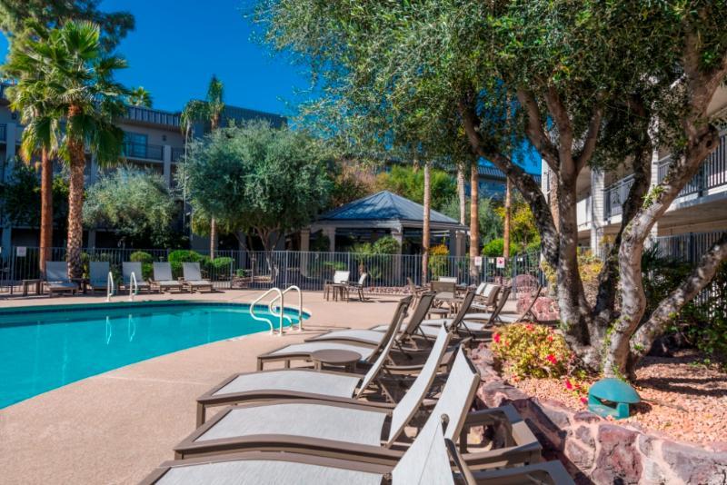 Holiday Inn And Suites Phoenix Airport North By Ihg Bagian luar foto